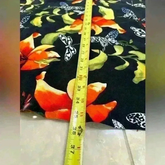 Soft Surroundings Womens
Midi Skirt‎ Size L Black
Colorful Floral Butterfly Zip - Picture 4 of 6